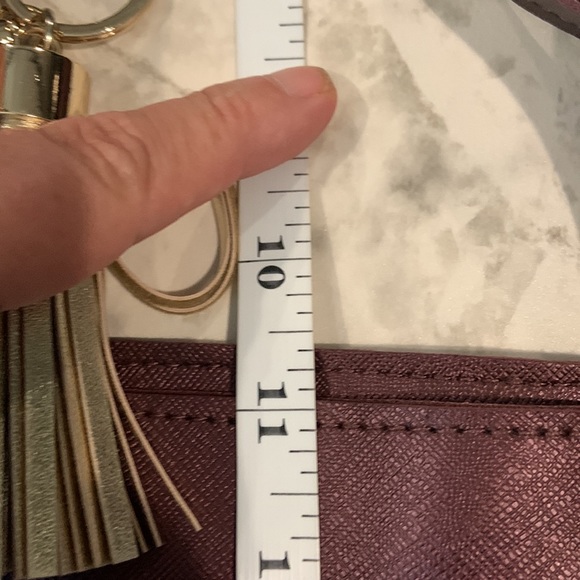 Bath And Body Works Tote Bag Gold Tassel Keychain burgundy outer zipper pocket - Picture 3 of 7